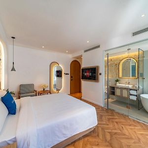 Deluxe Double Room Balcony Bathtub